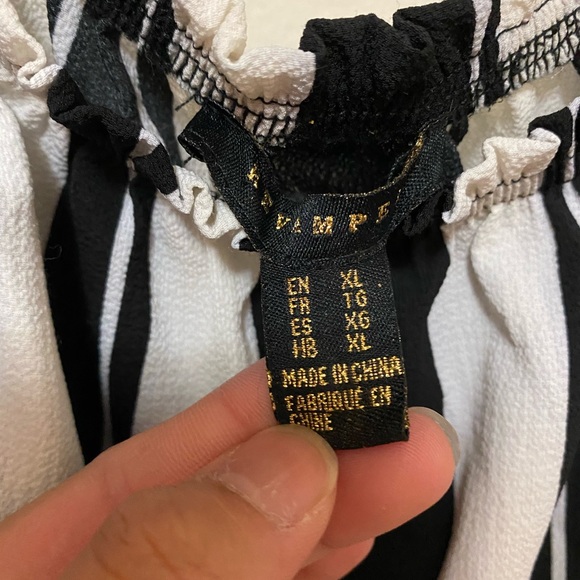 Revamped stripe romper - Picture 3 of 3